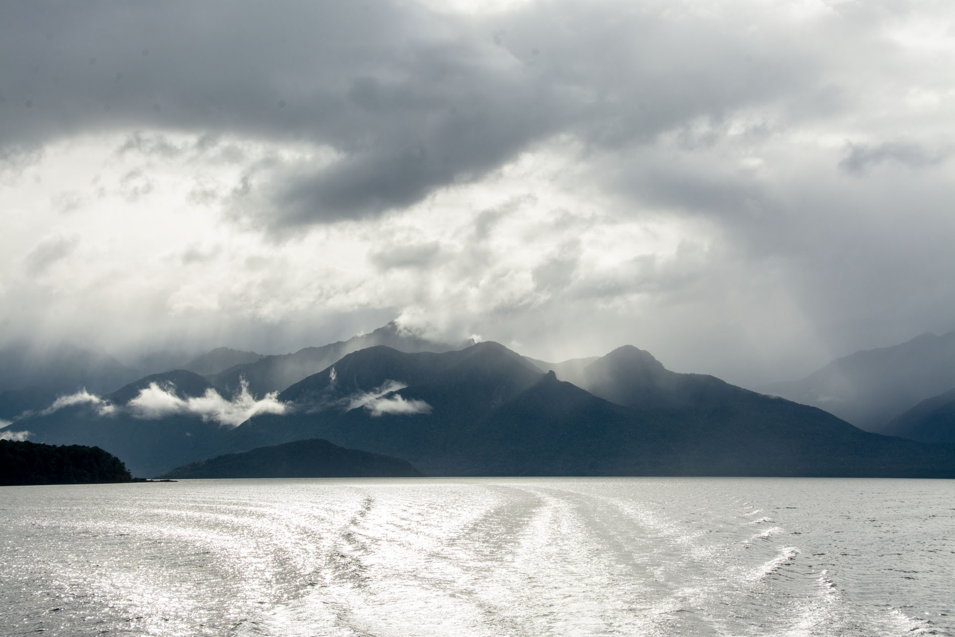 2016 04 20  Lake Manapouri East (123)