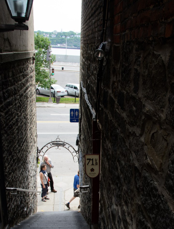 quebec-city-narrow-alley