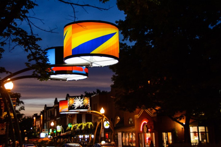quebec-city-night-large-street-lights